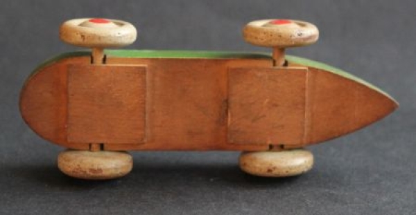 Erzgebirge Racingcar Formula I with driver 1950 wood (8151)